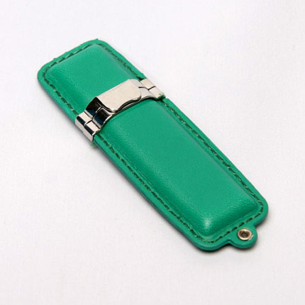 USB-Flash накопитель (флешка) в кожаном корпусе с металлическими вставками, модель 215, объем памяти  4 Gb, цвет зеленый