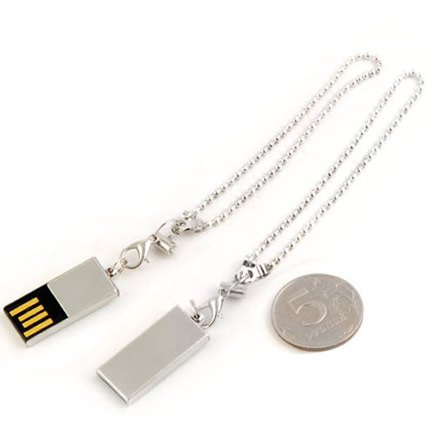 USB-Flash накопитель (флешка-брелок) "Mini SD", 4 Gb, серебрянный металл. В комплекте цепочка для крепления к ключам и шнур для крепления к мобильному