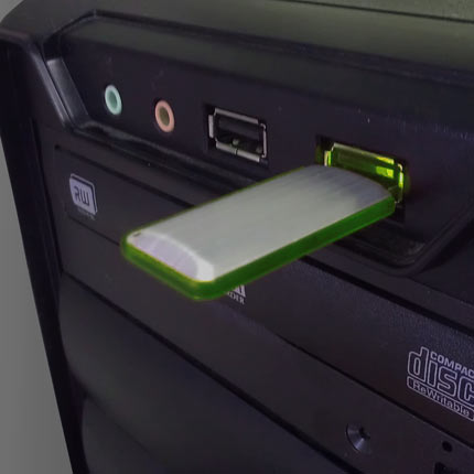 USB-Flash накопитель "Stripe" в металлическом корпусе со светящейся пластиковой вставкой на боковой стороне,  4 Gb, зелёный