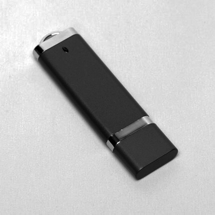 USB-Flash накопитель (флешка) из пластика классической прямоугольной формы, модель 002, объем памяти  4 Gb, цвет чёрный