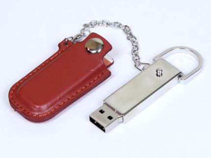 USB-Flash накопитель (флешка) в металлическом корпусе с кожаным чехлом на цепочке, модель 214, объем памяти  4 Gb, цвет коричневый