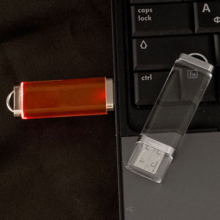 USB-Flash накопитель (флешка) прозрачная "SHINE" из акрила,  8 Gb, с красной подсветкой