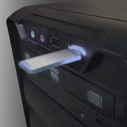 USB-Flash накопитель "Stripe" в металлическом корпусе со светящейся пластиковой вставкой на боковой стороне,  8 Gb, белый