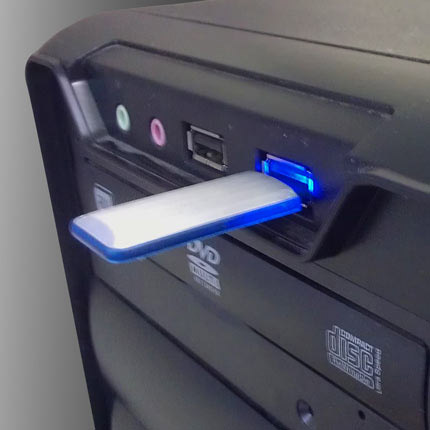 USB-Flash накопитель "Stripe" в металлическом корпусе со светящейся пластиковой вставкой на боковой стороне, 32 Gb, синий
