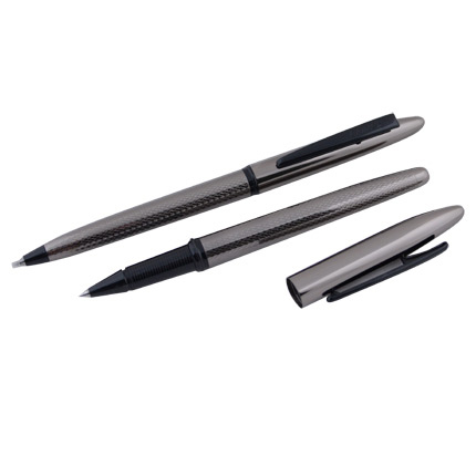 Набор из двух предметов бренда "Салiасъ" коллекции "Новгород. Ящерка": ручка-роллер и гелевая ручка, цвет серый с чёрными деталями