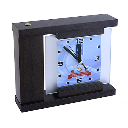 Настольные часы с логотипом, размер 21х17 см, корпус деревянный (венге) со стеклом, циферблат металлический