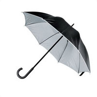 Зонт-трость механический с изогнутой ручкой из дерева, снаружи черный, внутри серебристый