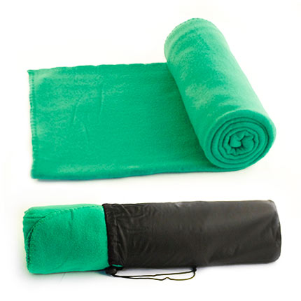 Флисовый мягкий плед "Коралл" в чехле на завязке, имеющем ручку-лямку на тыльной стороне для удобства переноски, зелёный 339С